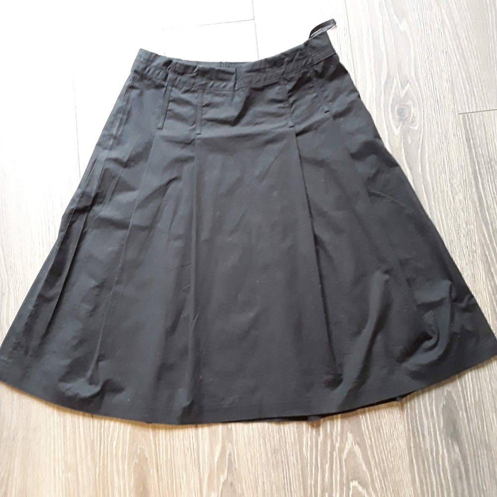 Gap Retail black pleated skirt